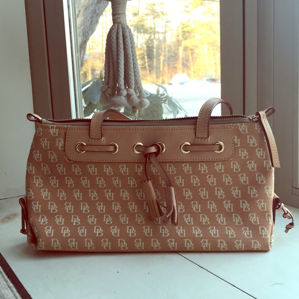 Dooney & Bourke shoulder bag